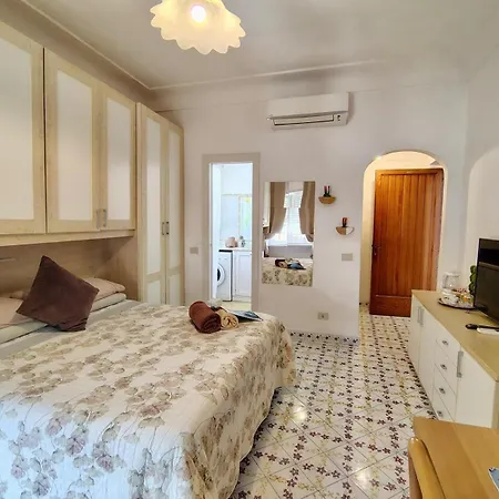 Studio 2 * Capri