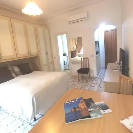 Studio 2 * Capri